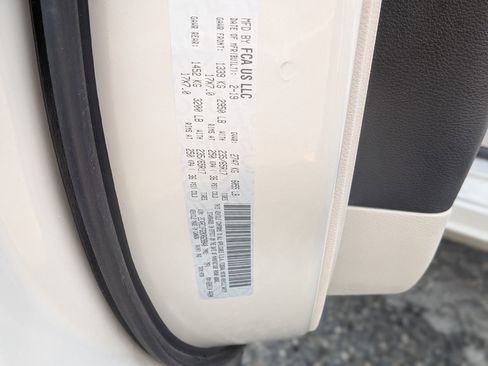 Used 2019 Chrysler Pacifica Touring Plus image 38