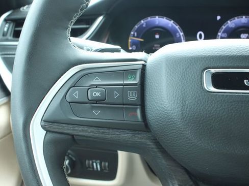 Used 2025 Jeep Grand Cherokee Limited AWD/4WD image 27