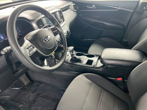 Used 2020 Kia Sorento FWD V6 image 9