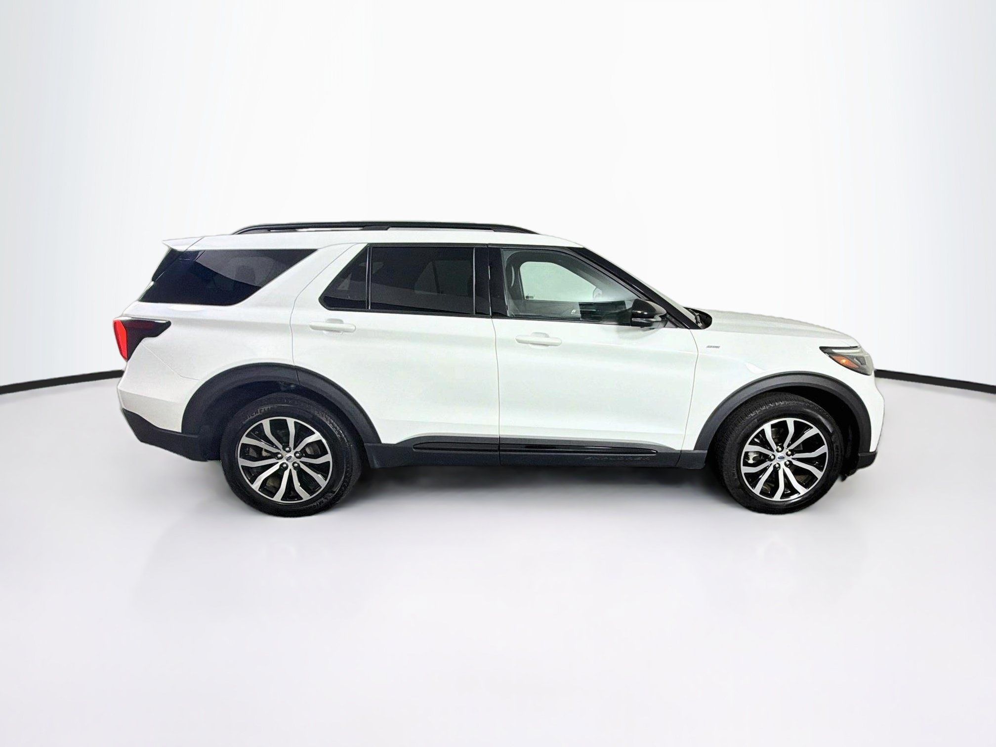 Used 2025 Ford Explorer ST-Line AWD/4WD image 10
