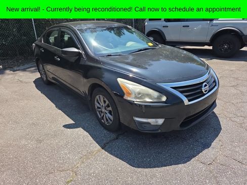 Used 2015 Nissan Altima 2.5 S w/ Special Edition Package FWD image 2