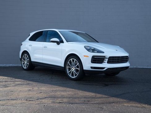 Certified 2023 Porsche Cayenne image 9