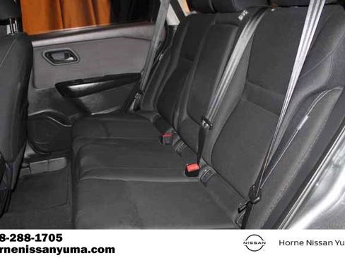 Used 2023 Nissan Rogue S image 5