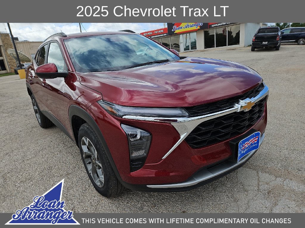 Used 2025 Chevrolet Trax LT FWD image 2