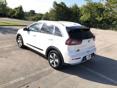 Used 2019 Kia Niro EX FWD image 4