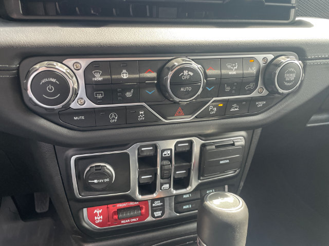 Certified 2025 Jeep Wrangler Unlimited Rubicon AWD/4WD image 35