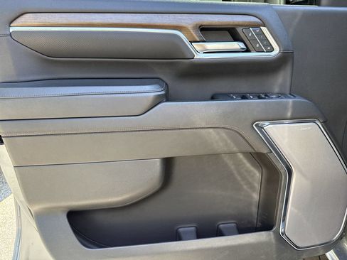 Used 2024 Chevrolet Silverado 2500 High Country w/ High Country Premium Package AWD/4WD image 10