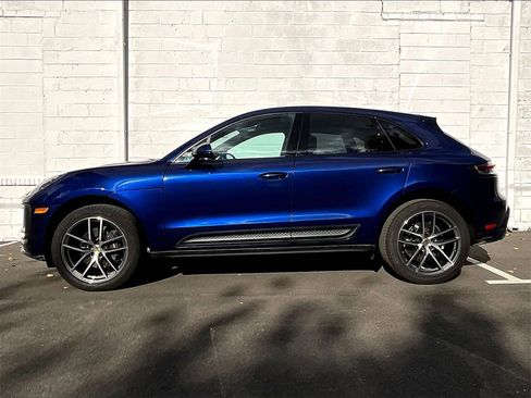 Used 2025 Porsche Macan image 2