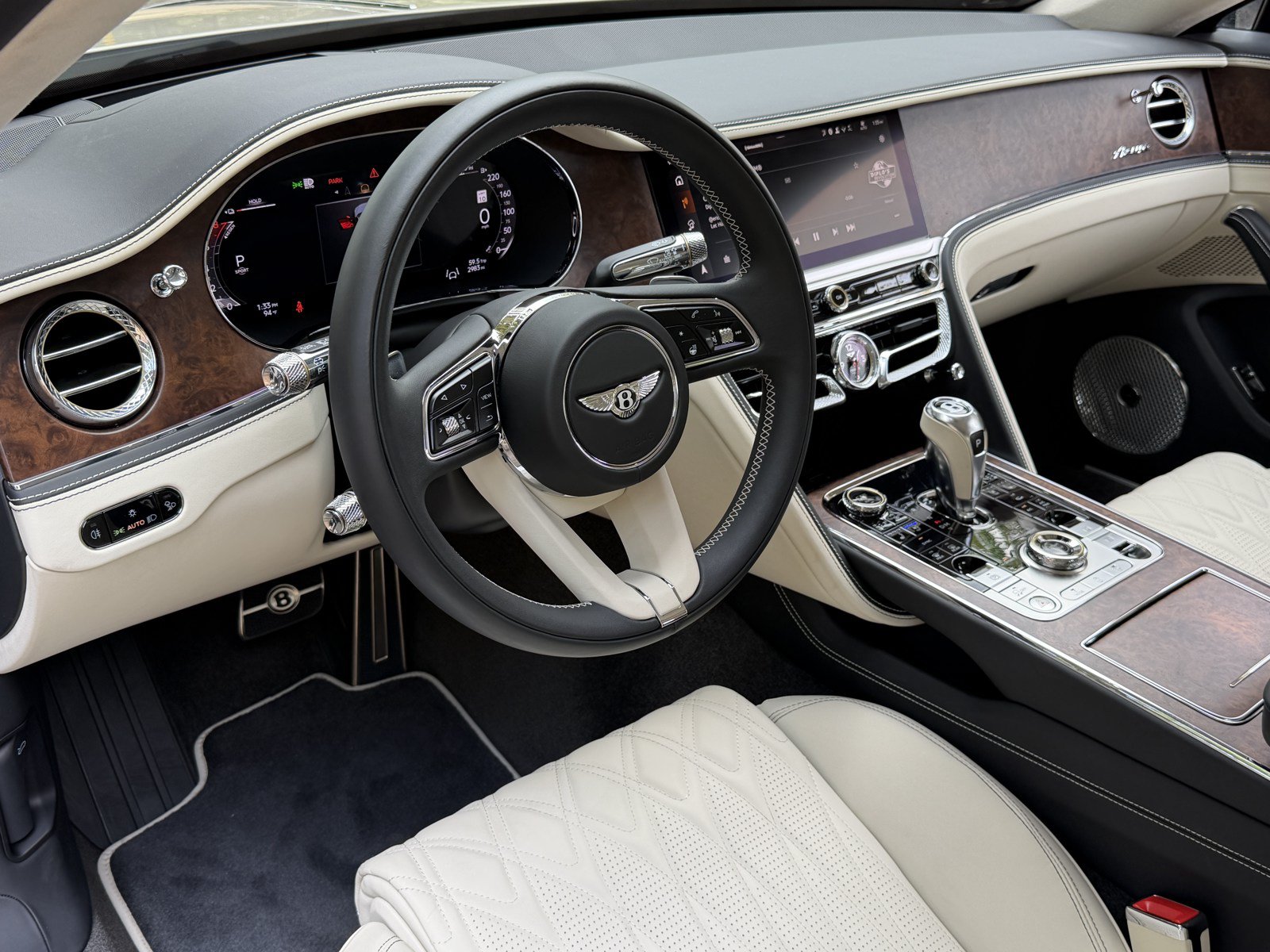 Used 2026 Bentley Flying Spur V8 AWD/4WD image 16