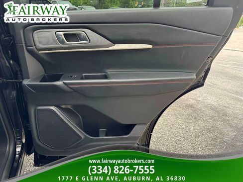 Used 2025 Ford Explorer ST-Line w/ ST-Line Street Pack AWD/4WD image 32