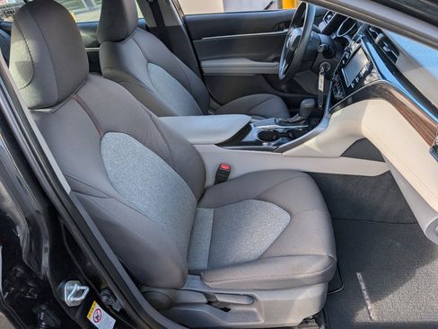 Used 2018 Toyota Camry LE image 8