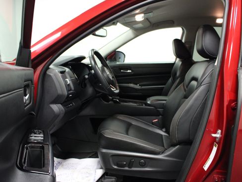 Used 2022 Nissan Pathfinder SL AWD/4WD image 12