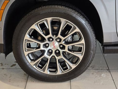 Used 2026 GMC Yukon Denali w/ Sun & Power Step Package AWD/4WD image 10