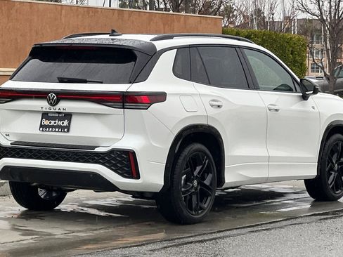 New 2026 Volkswagen Tiguan SE R-Line image 4