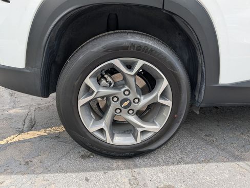 Certified 2024 Chevrolet Trax LT w/ Driver Confidence Package image 12