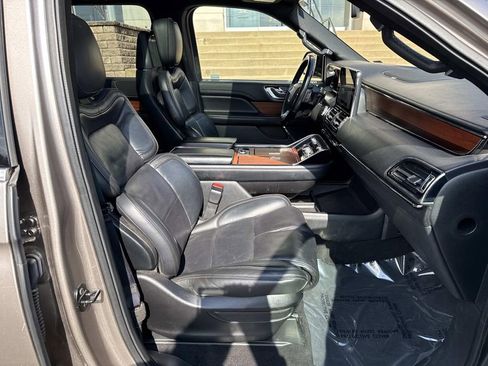 Used 2018 Lincoln Navigator L Reserve w/ Technology Package image 17