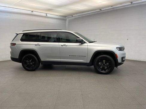 New 2025 Jeep Grand Cherokee L Altitude RWD image 2