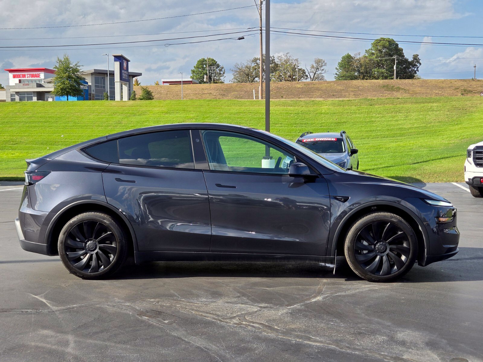 Used 2026 Tesla Model Y 2WD image 6
