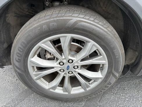 Used 2020 Ford Explorer XLT w/ Equipment Group 202A AWD/4WD image 25