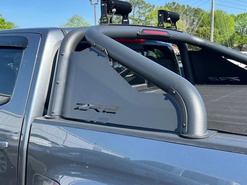 Used 2022 Chevrolet Colorado ZR2 w/ ZR2 Dusk Special Edition image 12