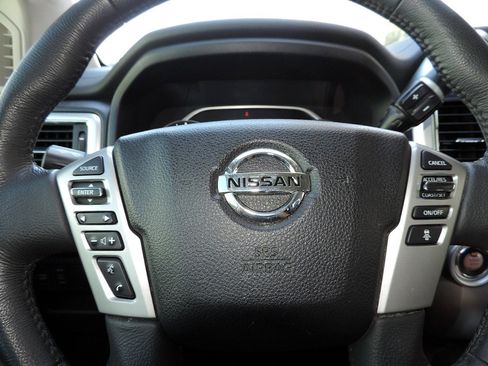 Used 2020 Nissan Titan SV w/ SV Convenience Package RWD image 23