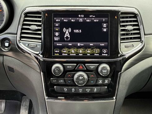 Used 2020 Jeep Grand Cherokee Altitude AWD/4WD image 12