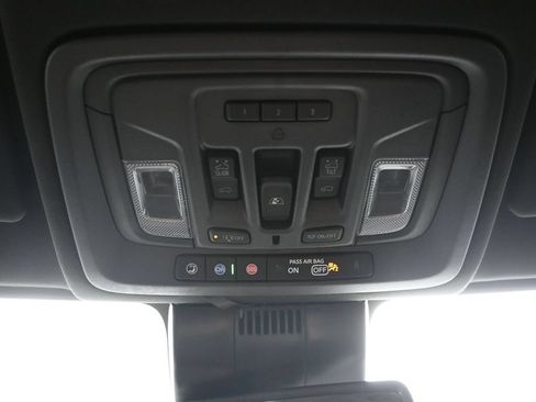Used 2025 GMC Sierra 2500 AT4 AWD/4WD image 18