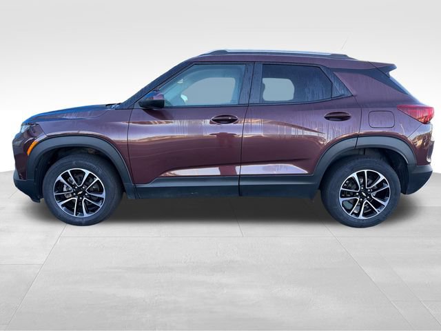 Used 2023 Chevrolet TrailBlazer LT w/ Convenience Package AWD/4WD image 2