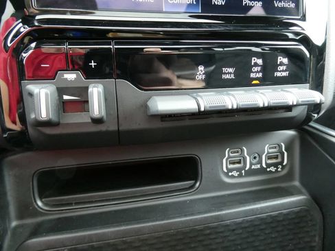 Used 2022 RAM 1500 Big Horn AWD/4WD image 30