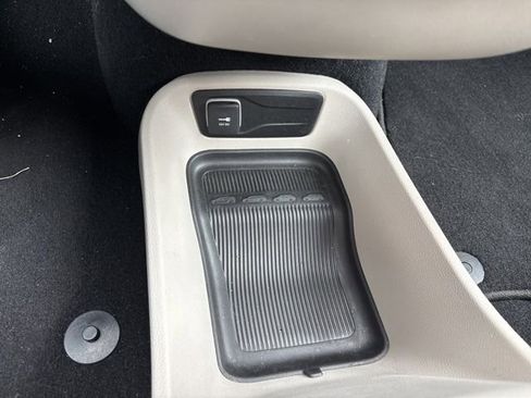 Used 2023 Chrysler Pacifica Touring-L image 19