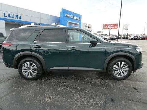 Used 2023 Nissan Pathfinder SL AWD/4WD image 5