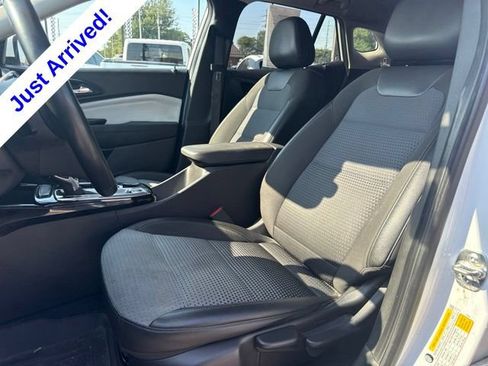 Used 2025 Chevrolet Trax LT w/ Driver Confidence Package FWD image 9