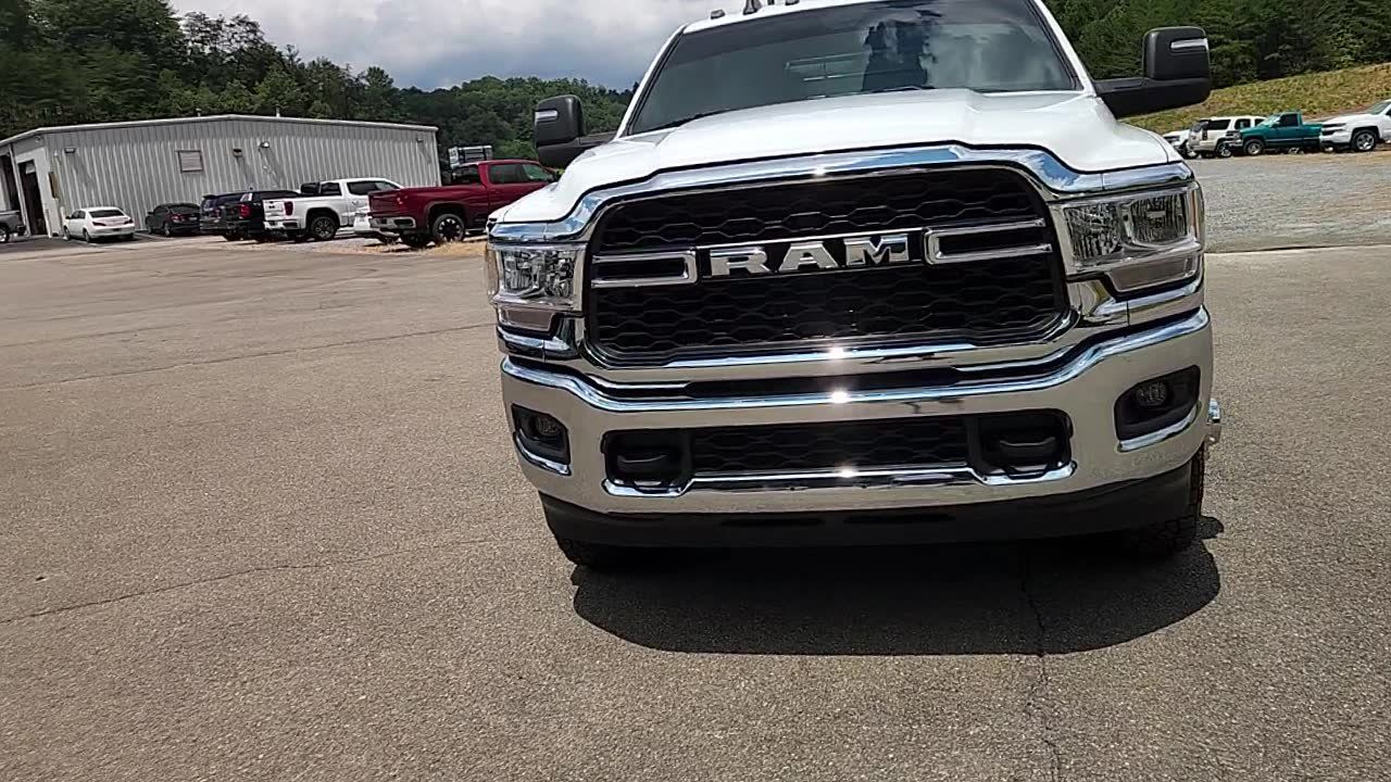 Used 2024 RAM 3500 Tradesman w/ Chrome Appearance Group AWD/4WD image 10