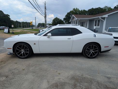Used 2016 Dodge Challenger R/T Scat Pack w/ Leather Interior Group RWD image 3