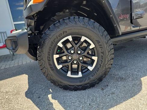 Used 2025 Jeep Wrangler Unlimited Rubicon AWD/4WD image 30