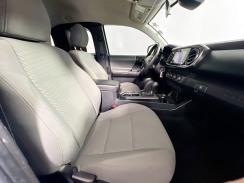 Used 2020 Toyota Tacoma SR image 29