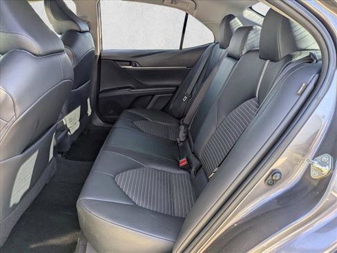 Used 2020 Toyota Camry SE w/ Carpet Mat Package image 17