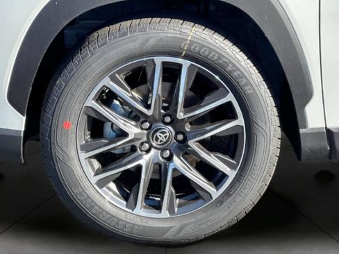 New 2026 Toyota Corolla Cross XLE w/ Convenience Package FWD image 30