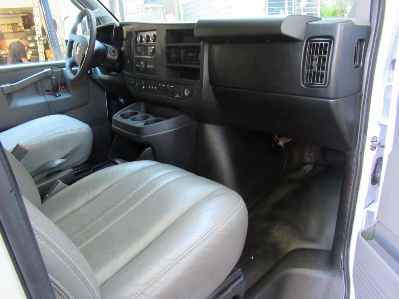 Used 2017 Chevrolet Express 2500 RWD image 16