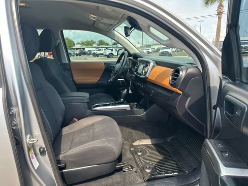 Used 2018 Toyota Tacoma SR5 RWD image 19
