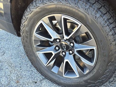 Used 2022 Chevrolet Suburban Z71 w/ Z71 Off-Road Package image 10