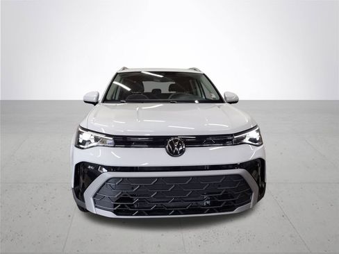 New 2025 Volkswagen Taos SE image 3