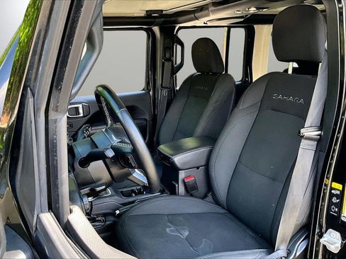 Certified 2022 Jeep Wrangler Unlimited Sahara w/ Cold Weather Group AWD/4WD image 21