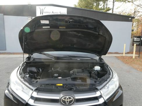 Used 2019 Toyota Highlander XLE image 36