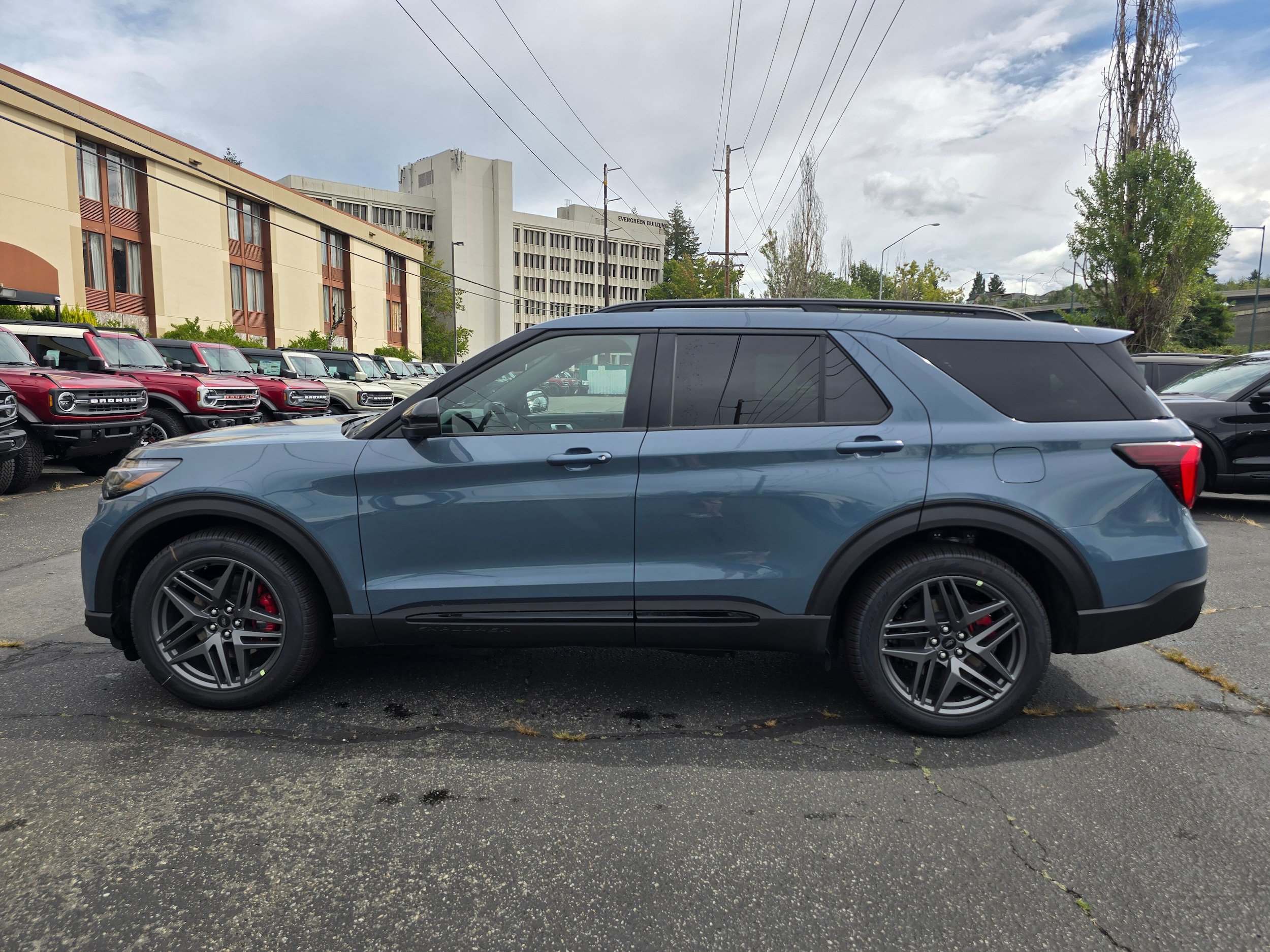 New 2026 Ford Explorer ST AWD/4WD image 8