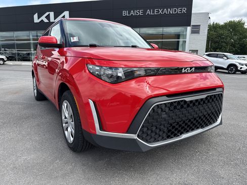 Used 2023 Kia Soul LX FWD image 1