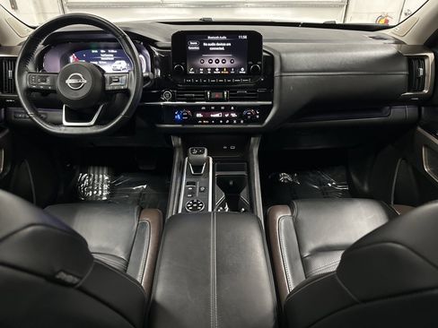 Used 2024 Nissan Pathfinder Platinum image 25