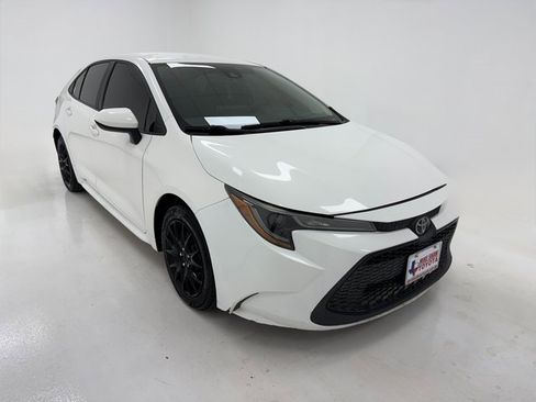 Used 2021 Toyota Corolla LE image 2