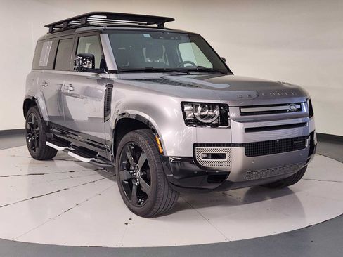 Used 2023 Land Rover Defender 110 X-Dynamic SE AWD/4WD image 7