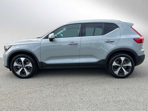 Certified 2025 Volvo XC40 B5 Plus AWD/4WD image 7
